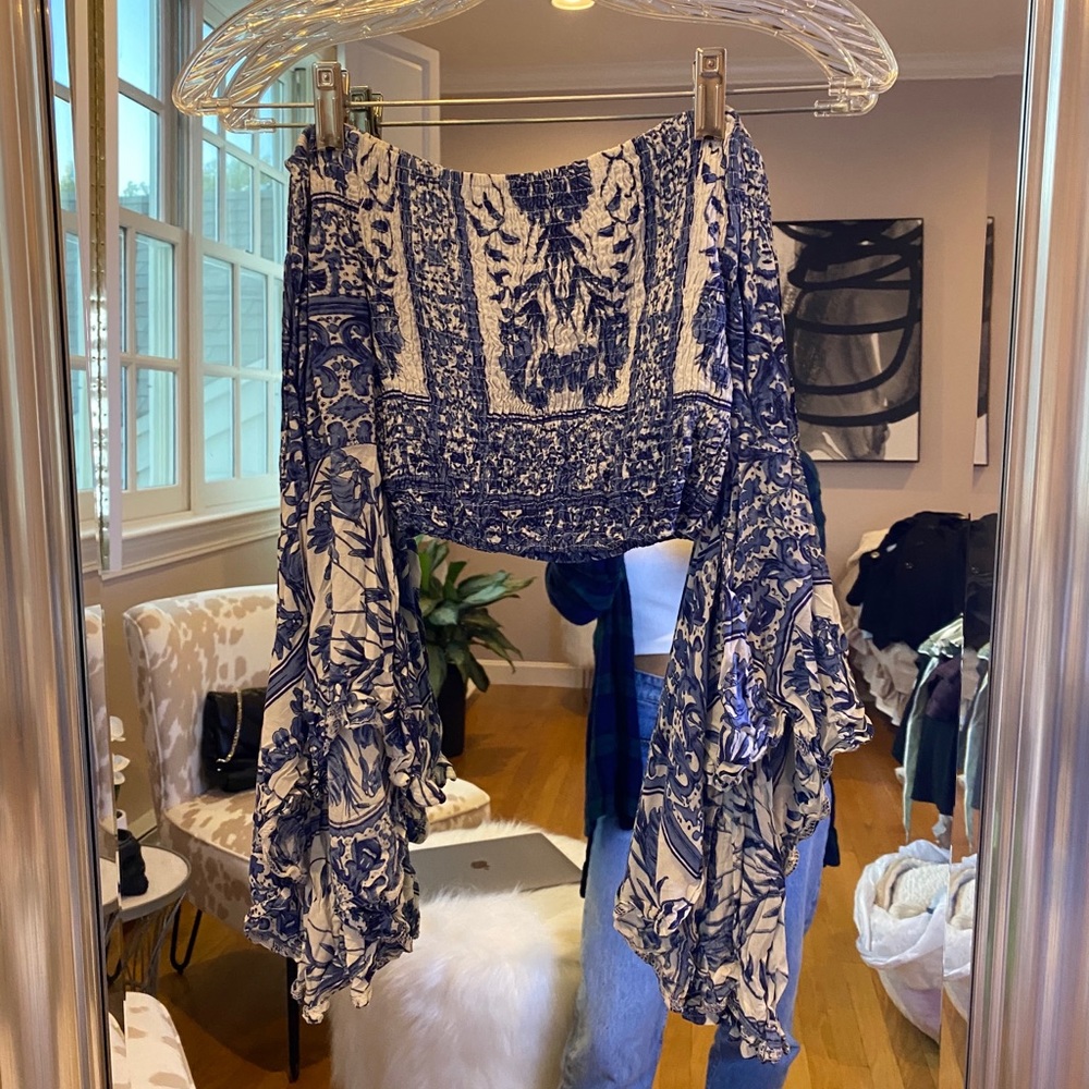 LF Flowly Longsleeve Off the Shoulder Top